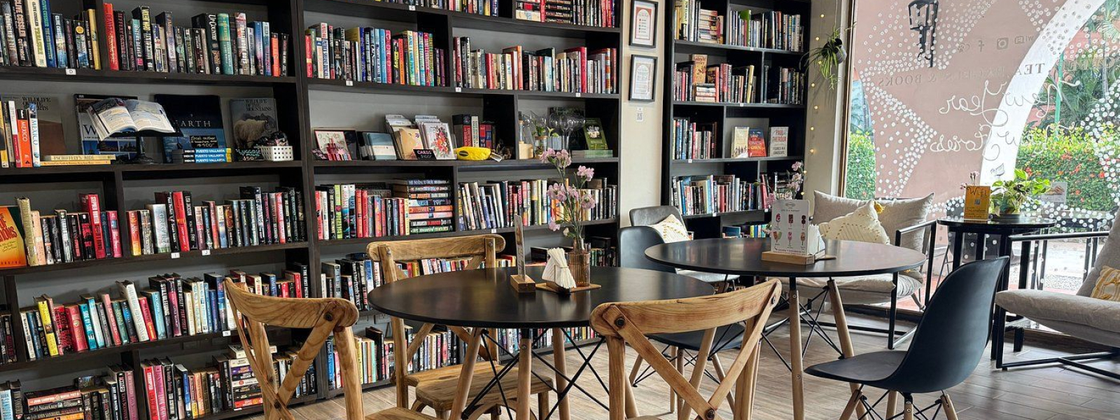 Niche Bookstore and Cafe